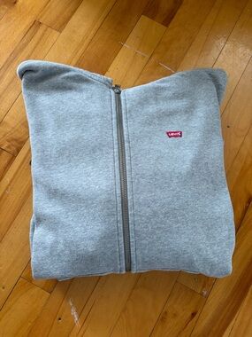 Levi's Men's Light Gray Zip-Up Hoodie with Red Logo Patch